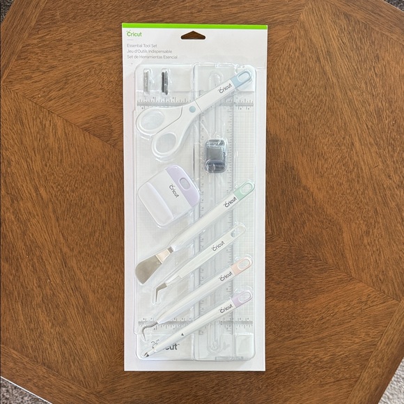 Cricut Other - Cricut Essential Tool Set - White with Pastel Accents (Mint, Lavender, Peach)